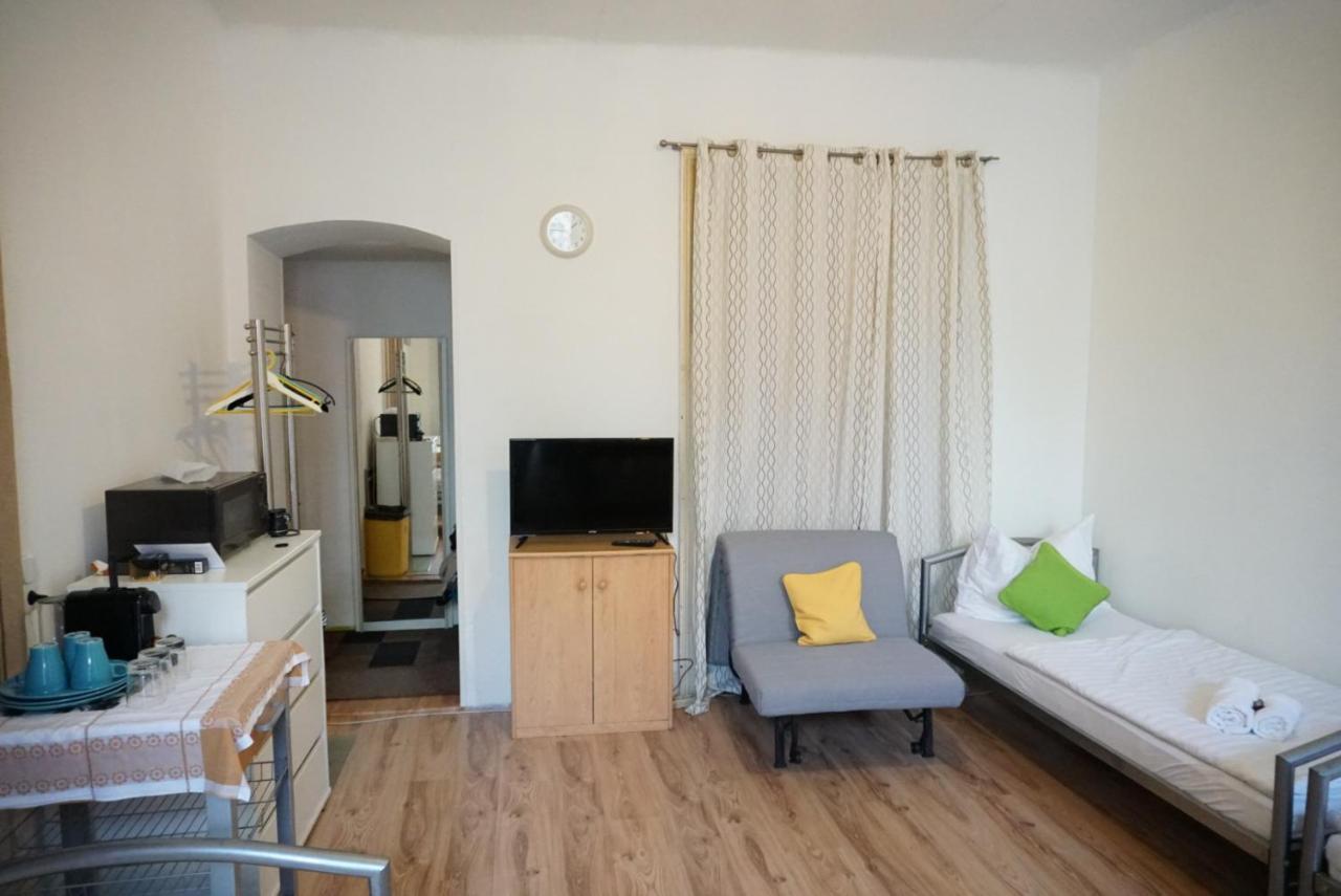 Contactless Check-In Room4You Waehring Відень Екстер'єр фото