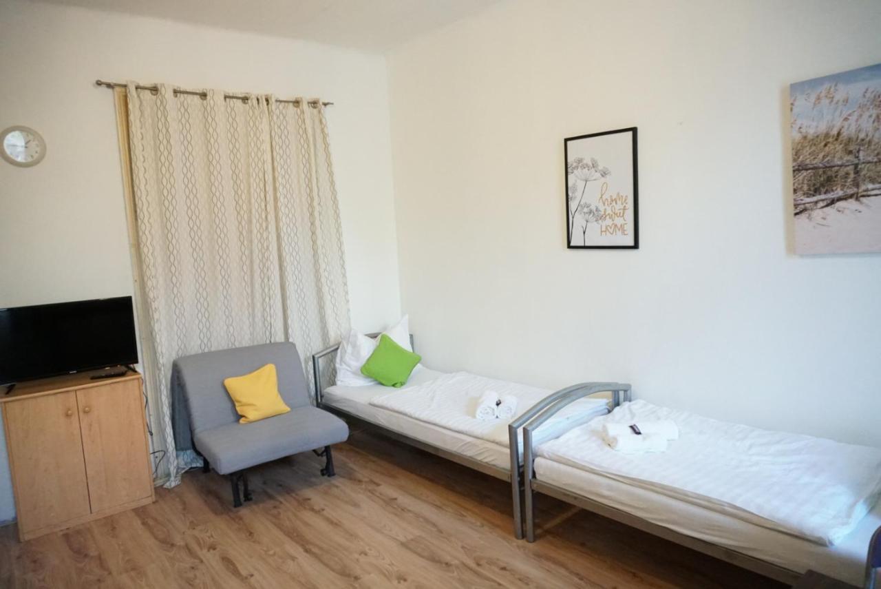 Contactless Check-In Room4You Waehring Відень Екстер'єр фото